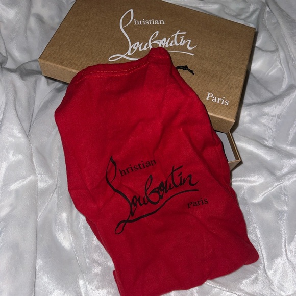 Christian Louboutin pumps ￼
Size 38.5 - Picture 9 of 11